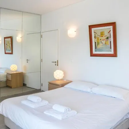 Charneca Sleeps 20 Pool Air Con Wifi Villa
